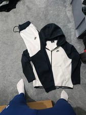 Old Season White Black Nike