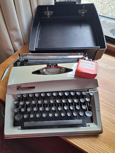 Contessa luxe typewriter - de,
