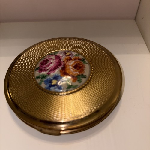 Kigu goldtone powder compact - goldtone,