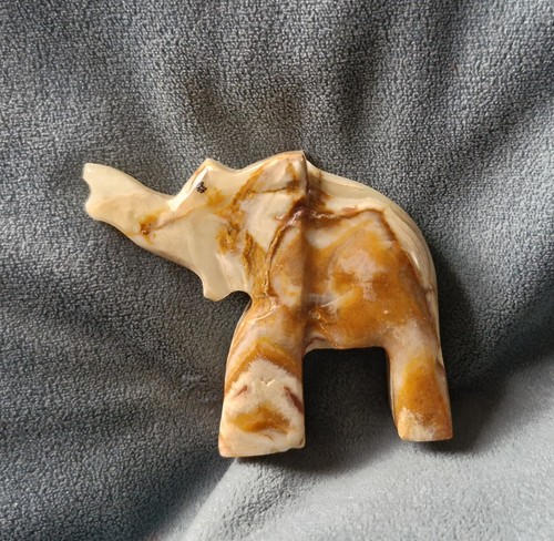 Small onyx elephant - small, polished
