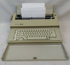 Silver Reed EZ 20 Typewriter