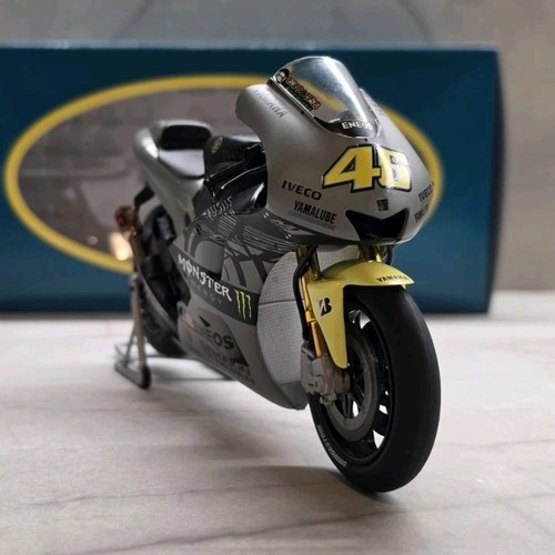 Valentino rossi yamaha yzr - valentino,