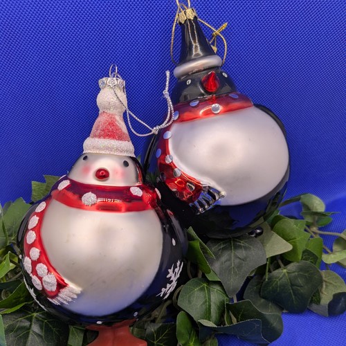Two penguin christmas tree - two,