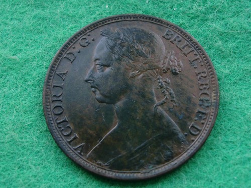 Young veiled head queen - head,