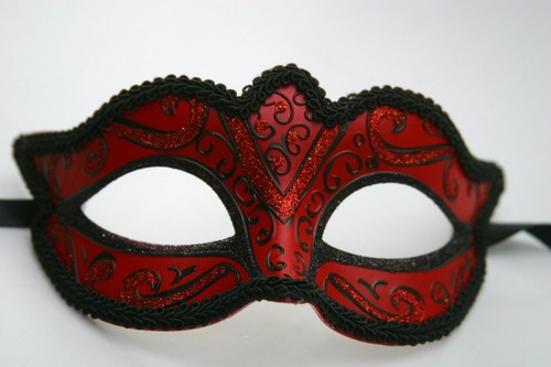 Red black venetian - &,