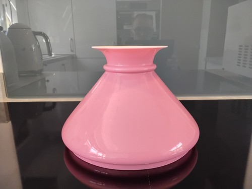 Pink vesta shape student - shape, oil