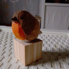 ROBIN RED BREAST Hand Carved