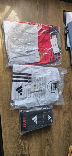 Mufc kids home kit - mufc, 25/26