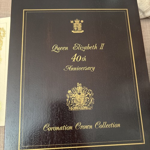 Rare complete royal mint - rare,