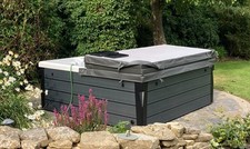 Lovia Paradise 58 Jet- 5 Person Jacuzzi. Excellent Condition Collection Only