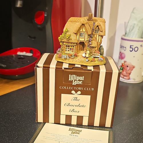 Lilliput lane the chocolate - lilliput,