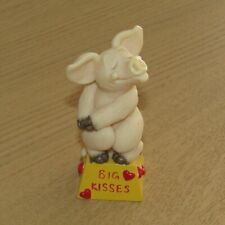 Piggin celebrations big kisses