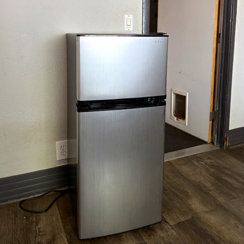 Insignia compact fridge door - fridge, 2-door