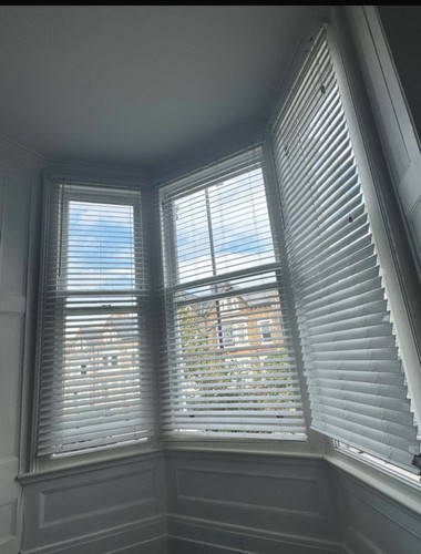 Bay window venetian wooden - venetian,