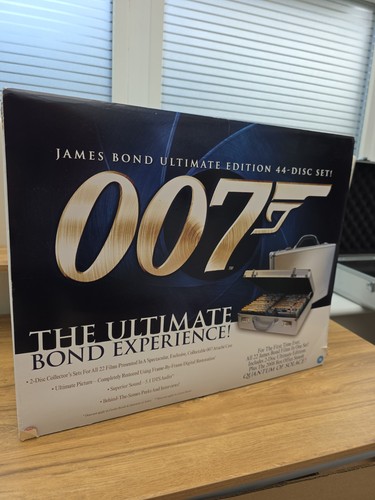 James bond ultimate - james,