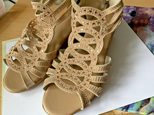 Pair ladies sandals * Roman