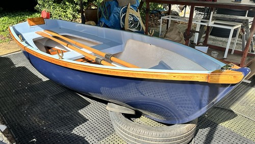 Fibreglass rowing skiff - fibreglass,