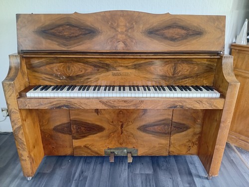 Bentley upright piano - bentley,