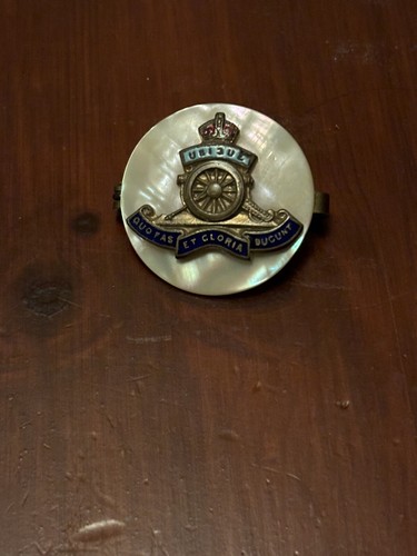 Ubique badge sweetheart - sweetheart, brooch
