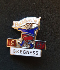 BUTLINS BADGE SKEGNESS 1967. JOLLY FISHERMAN. RED BOOT TOP.  MAKER REEVES.