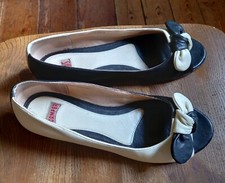 Camper Twins Size 4 (37)  Ladies Cream & Black Leather  Flat Shoes Yin Yang