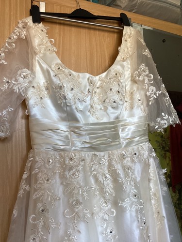 Stunning ivory wedding dress - ivory,