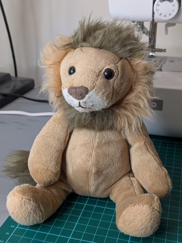 Loved lion soft toy cuddly - soft,