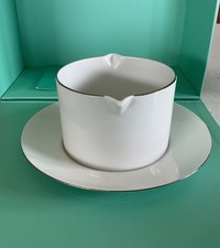 Thomas Medallion Double Lipped Sauce/Dip Boat