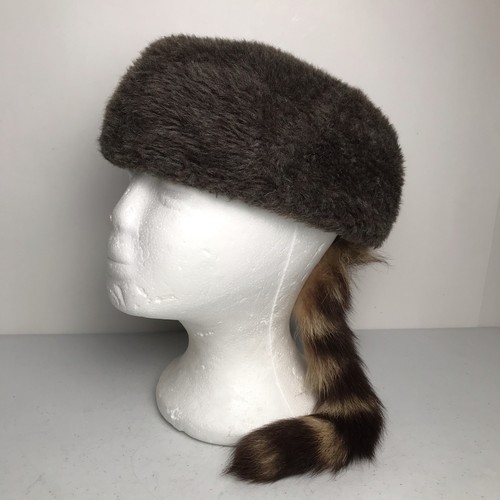 Davy crockett hat coon - coon, tail