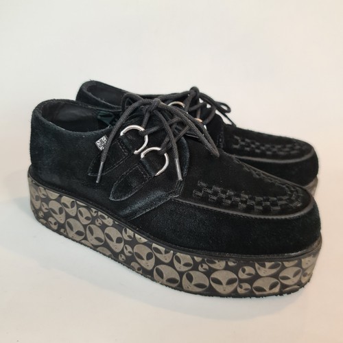 Alien wrapped platform - alien,