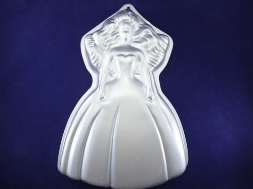 Wilton cake pan mold - cake,