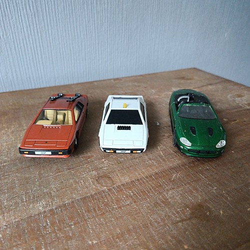 Classic james bond - james, cars