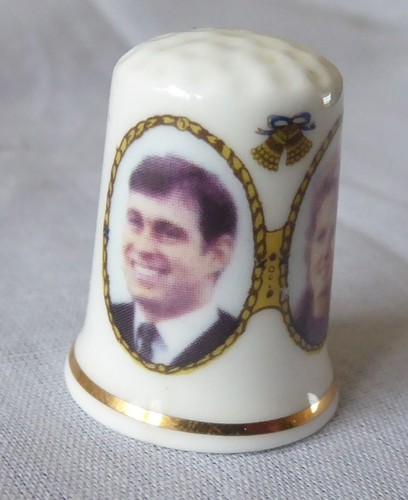 Collectable ceramic thimble - collectable,