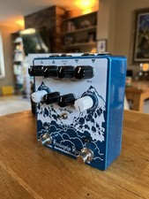 EarthQuaker Devices Avalanche Run V2 Stereo Reverb Delay Guitar Pedal Fx Boxed