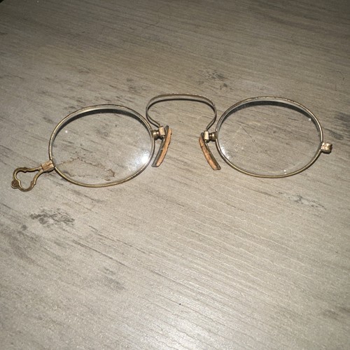 Antique gold tone pince - tone,