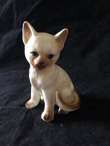Vintage ceramic sitting