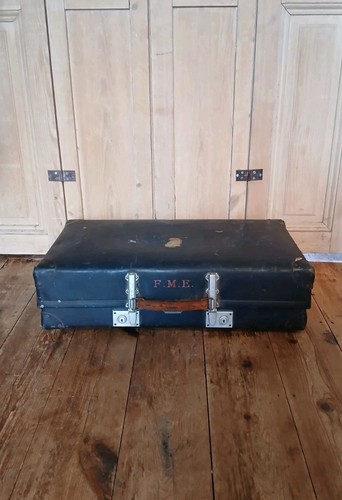 Vintage hard shell - hard,