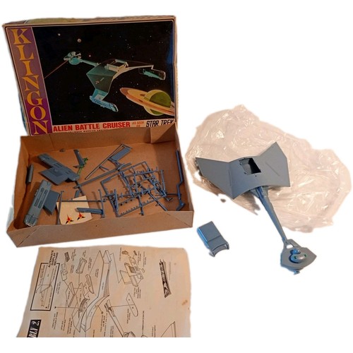 Klingon alien battle cruiser - alien,