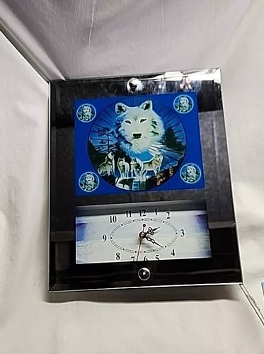 Vintage wolf mirrored motion - mirrored,