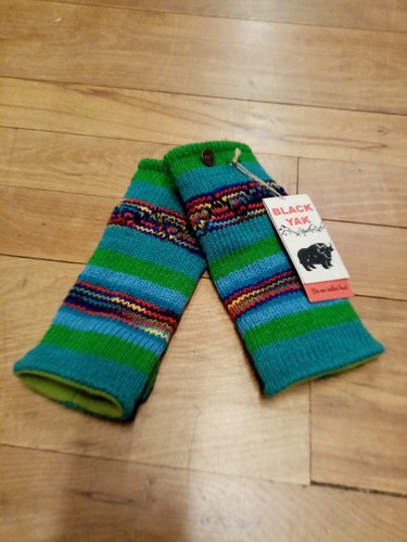 Wool wrist warmers/fingerless