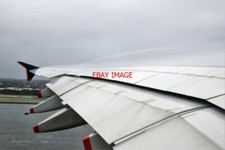 PHOTO  TAKING OFF IN A SINGAPORE AIRLINES AIRBUS A380-800 AT CHARLES KINGSFORD S