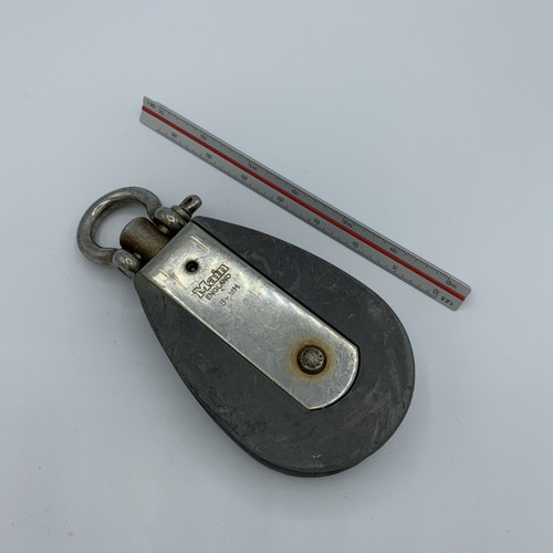 Main large pulley - large,