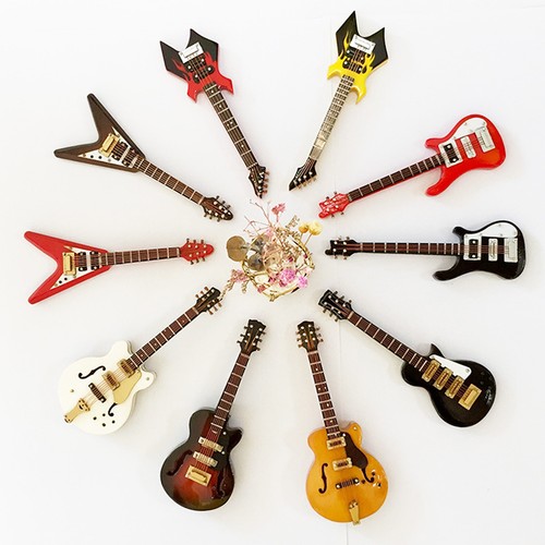 Miniature guitar stand - guitar, w/