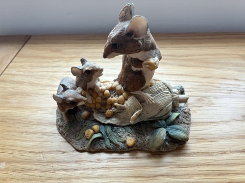 Border fine arts mice - fine, on