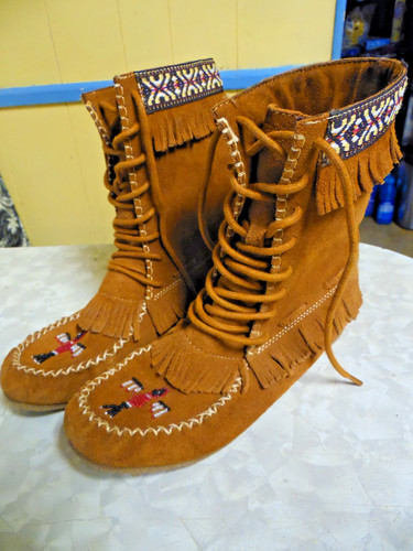 Preowned minnetonka moccasins - minnetonka,