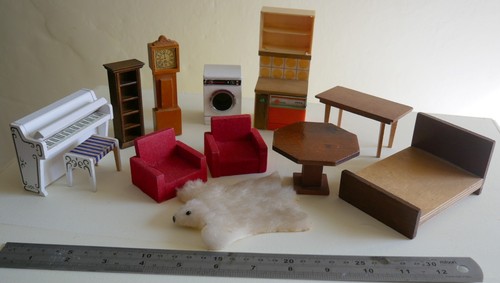 Scale dolls house - scale,