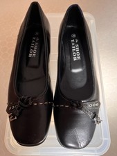 Woman's The Shoe Tailor size 6