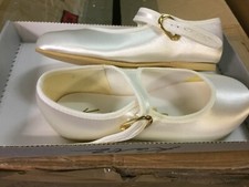 Katz Louise Bridesmaid, Flower