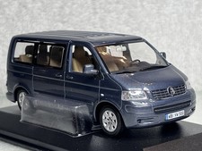 Minichamps 1:43 Volkswagen Multi Van Mini Bus In Display Case 