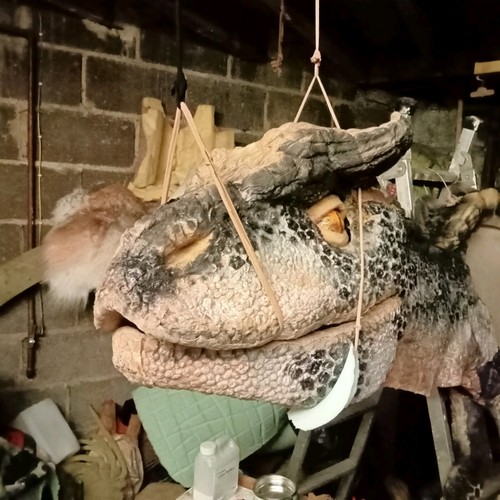Hand operated shoulder - , puppet